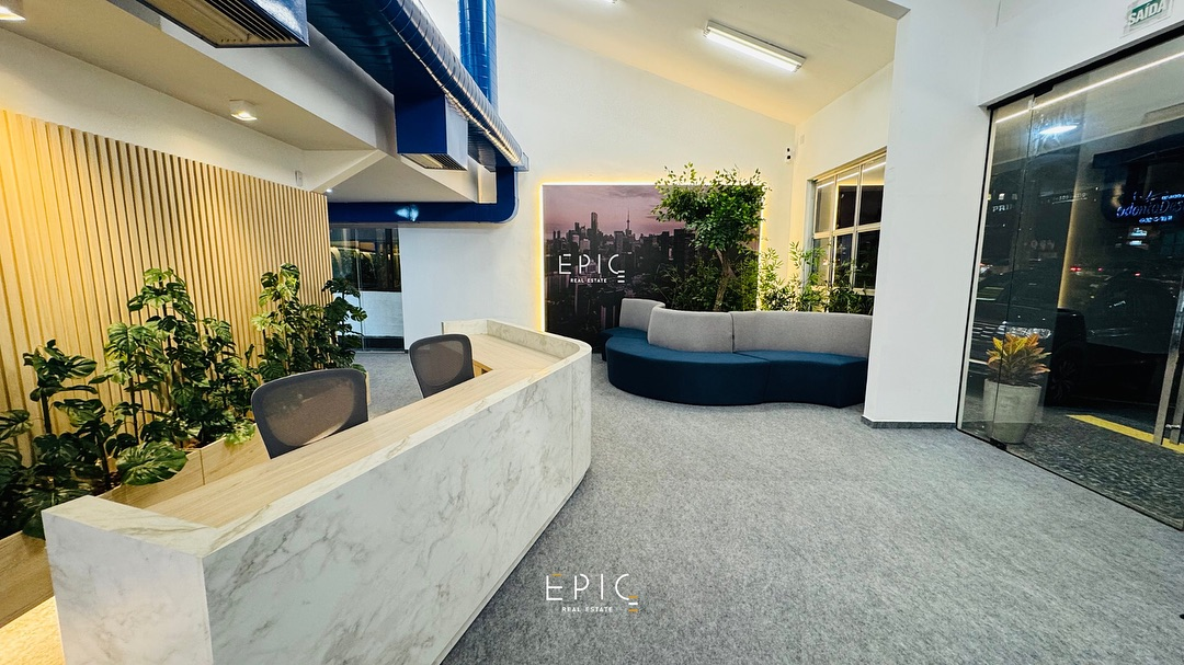 Área de convivência e recepção da Epic Real Estate